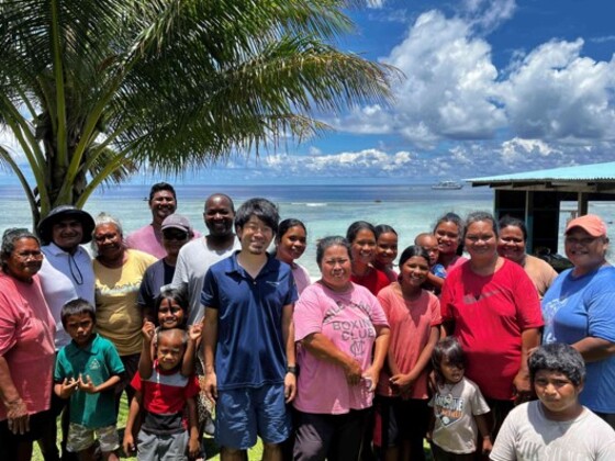 南西諸島の島民との集合写真。