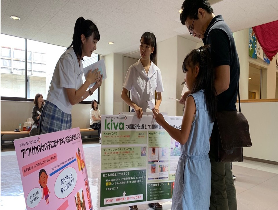 文化祭などの学内行事でも、自分たちの活動を積極的に広報している岩佐さんと大塚さん。