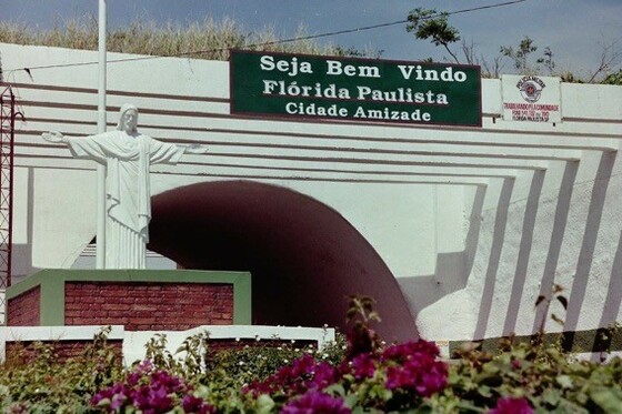 任地フロリダ・パウリスタ。町の入り口には「友情の町にようこそ」と掲げられている。