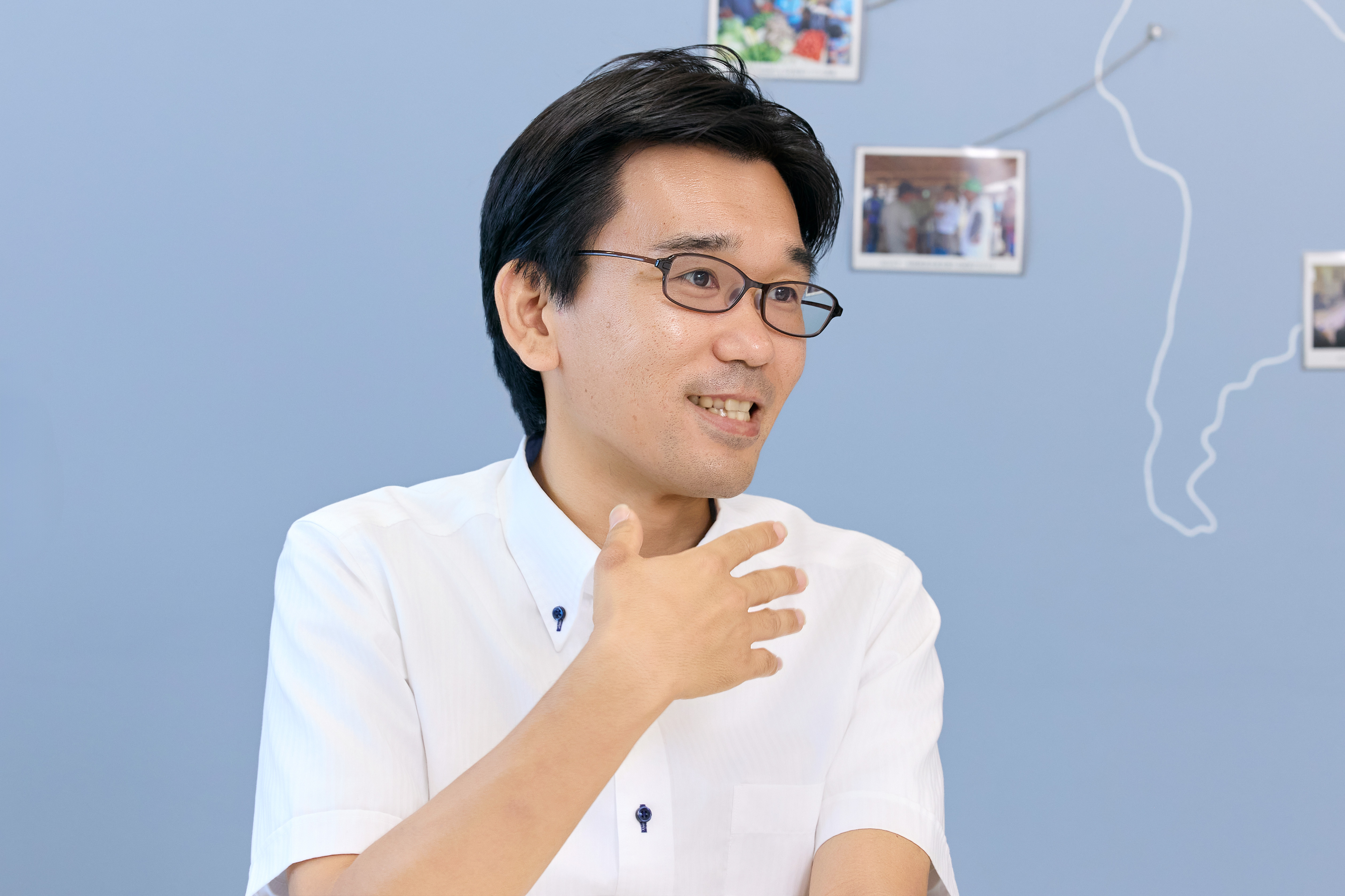 インタビューを受ける高梨さん